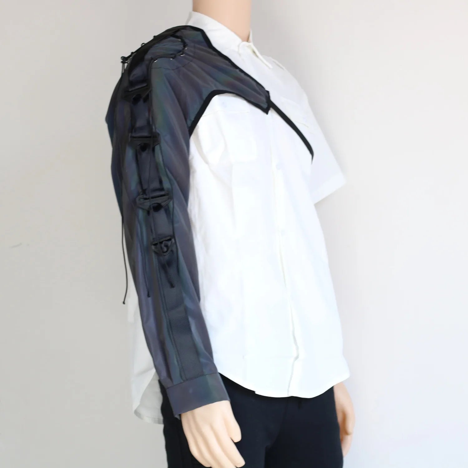 Low Key Asymmetric Design Reflective One Shoulder Sleeve