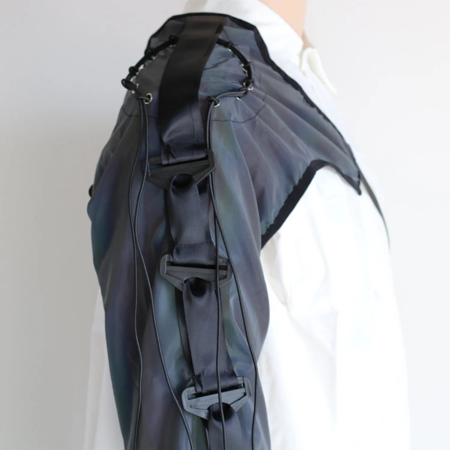 Low Key Asymmetric Design Reflective One Shoulder Sleeve
